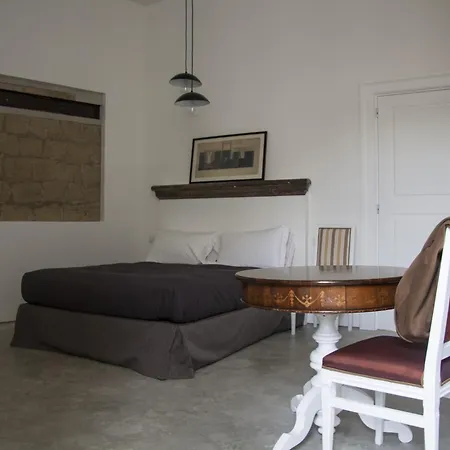 ベッド・アンド・ブレックファスト Belledonne & Gallery