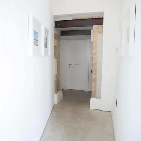 Belledonne & Gallery ベッド・アンド・ブレックファスト 4*