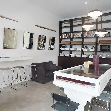 לינה וארוחת בוקר Belledonne & Gallery 3*